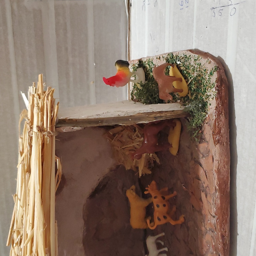 Andmade Rustic Nativity Stable - Picture 4 of 12